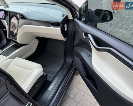 Серый Тесла Модель Х, объемом двигателя 0 л и пробегом 114 тыс. км за 43350 $, фото 23 на Automoto.ua