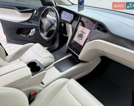Серый Тесла Модель Х, объемом двигателя 0 л и пробегом 114 тыс. км за 43350 $, фото 21 на Automoto.ua
