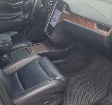 Серый Тесла Модель Х, объемом двигателя 0 л и пробегом 119 тыс. км за 28900 $, фото 8 на Automoto.ua