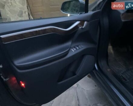 Серый Тесла Модель Х, объемом двигателя 0 л и пробегом 92 тыс. км за 26499 $, фото 15 на Automoto.ua