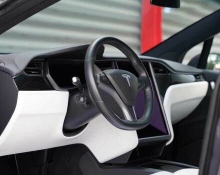 Серый Тесла Модель Х, объемом двигателя 0 л и пробегом 39 тыс. км за 19000 $, фото 11 на Automoto.ua