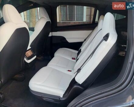 Серый Тесла Модель Х, объемом двигателя 0 л и пробегом 5 тыс. км за 52999 $, фото 42 на Automoto.ua