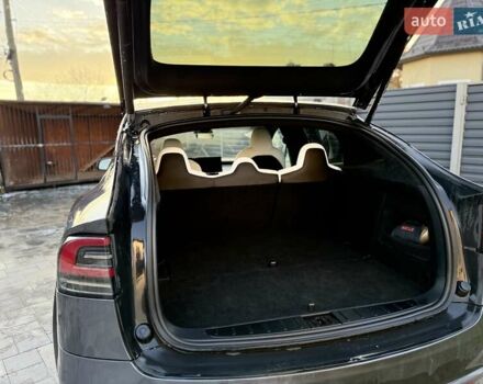 Серый Тесла Модель Х, объемом двигателя 0 л и пробегом 69 тыс. км за 40000 $, фото 16 на Automoto.ua