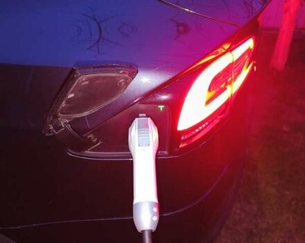 Сірий Тесла Модель Х, об'ємом двигуна 0 л та пробігом 27 тис. км за 52900 $, фото 2 на Automoto.ua