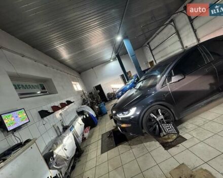Сірий Тесла Модель Х, об'ємом двигуна 0 л та пробігом 27 тис. км за 52900 $, фото 32 на Automoto.ua
