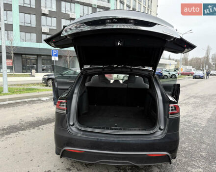 Серый Тесла Модель Х, объемом двигателя 0 л и пробегом 18 тыс. км за 56900 $, фото 13 на Automoto.ua