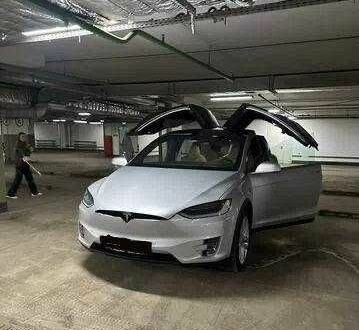 Тесла Модель Х 2016 у Одесі на Automoto.ua Сірий Тесла Модель Х, об'ємом двигуна 0 л та пробігом 115 тис. км за 22000 $, фото 1 на Automoto.ua