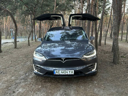Тесла Модель Х 2016 у Дніпро (Дніпропетровську) на Automoto.ua Сірий Тесла Модель Х, об'ємом двигуна 0 л та пробігом 250 тис. км за 21900 $, фото 1 на Automoto.ua