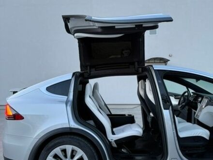 Серый Тесла Модель Х, объемом двигателя 0 л и пробегом 194 тыс. км за 19600 $, фото 1 на Automoto.ua