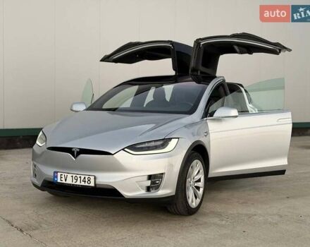 Серый Тесла Модель Х, объемом двигателя 0 л и пробегом 140 тыс. км за 21900 $, фото 1 на Automoto.ua