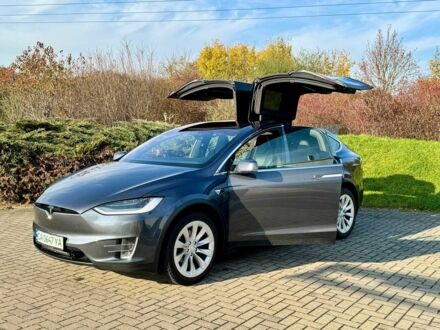 Серый Тесла Модель Х, объемом двигателя 0 л и пробегом 120 тыс. км за 35000 $, фото 1 на Automoto.ua