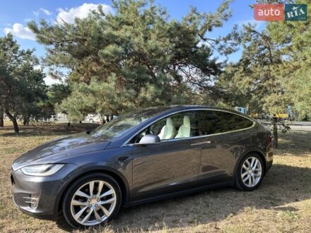 Серый Тесла Модель Х, объемом двигателя 0 л и пробегом 45 тыс. км за 55000 $, фото 1 на Automoto.ua