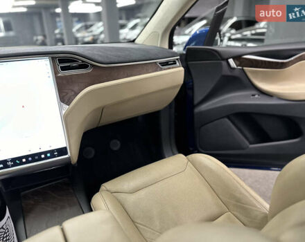 Синий Тесла Модель Х, объемом двигателя 0 л и пробегом 152 тыс. км за 28500 $, фото 31 на Automoto.ua