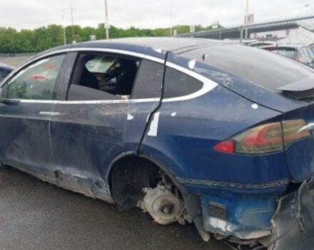 Синий Тесла Модель Х, объемом двигателя 0 л и пробегом 30 тыс. км за 10000 $, фото 3 на Automoto.ua