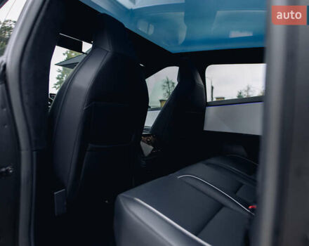 Серый Тесла Cybertruck, объемом двигателя 0 л и пробегом 13 тыс. км за 99000 $, фото 9 на Automoto.ua
