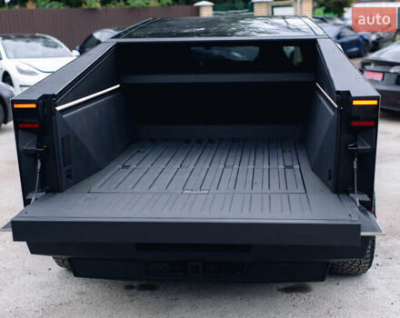 Серый Тесла Cybertruck, объемом двигателя 0 л и пробегом 13 тыс. км за 99000 $, фото 18 на Automoto.ua