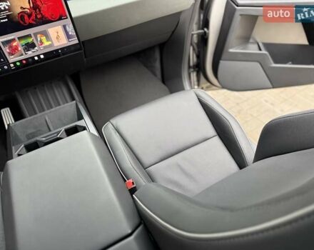 Сірий Тесла Cybertruck, об'ємом двигуна 0 л та пробігом 3 тис. км за 104800 $, фото 29 на Automoto.ua