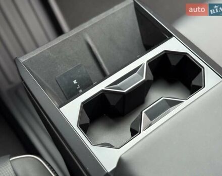 Сірий Тесла Cybertruck, об'ємом двигуна 0 л та пробігом 3 тис. км за 104800 $, фото 32 на Automoto.ua