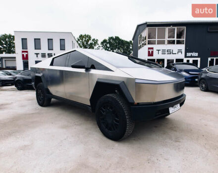 Серый Тесла Cybertruck, объемом двигателя 0 л и пробегом 13 тыс. км за 99000 $, фото 2 на Automoto.ua
