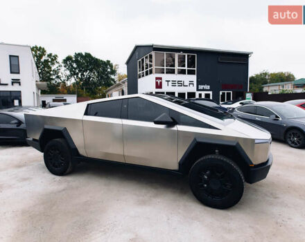 Серый Тесла Cybertruck, объемом двигателя 0 л и пробегом 13 тыс. км за 99000 $, фото 3 на Automoto.ua