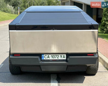 Серый Тесла Cybertruck, объемом двигателя 0 л и пробегом 6 тыс. км за 109900 $, фото 4 на Automoto.ua