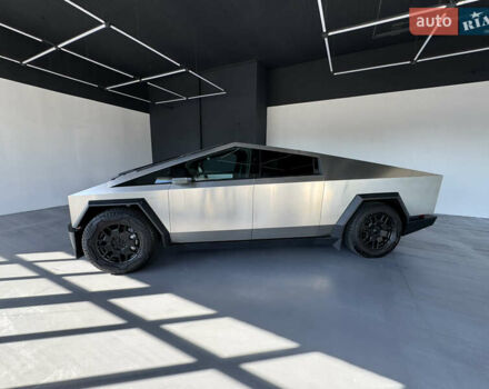 Серый Тесла Cybertruck, объемом двигателя 0 л и пробегом 1 тыс. км за 135000 $, фото 1 на Automoto.ua