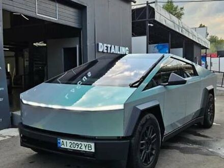 Тесла Cybertruck 2024 в Киеве на Automoto.ua Серый Тесла Cybertruck, объемом двигателя 0 л и пробегом 10 тыс. км за 120000 $, фото 1 на Automoto.ua