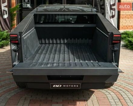 Зеленый Тесла Cybertruck, объемом двигателя 0 л и пробегом 1 тыс. км за 125000 $, фото 7 на Automoto.ua