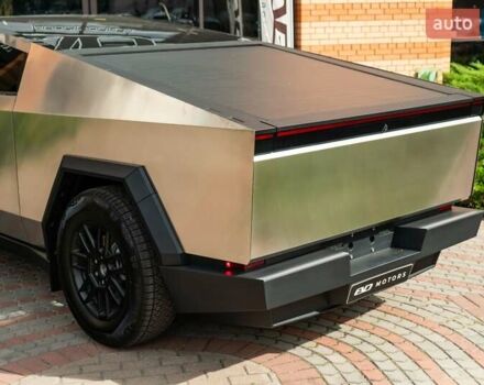 Зеленый Тесла Cybertruck, объемом двигателя 0 л и пробегом 1 тыс. км за 125000 $, фото 3 на Automoto.ua