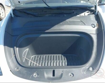 Белый Тесла Другая, объемом двигателя 0 л и пробегом 150 тыс. км за 25000 $, фото 7 на Automoto.ua