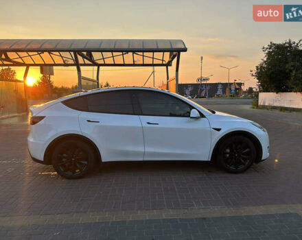 Білий Тесла Model Y, об'ємом двигуна 0 л та пробігом 63 тис. км за 34999 $, фото 1 на Automoto.ua