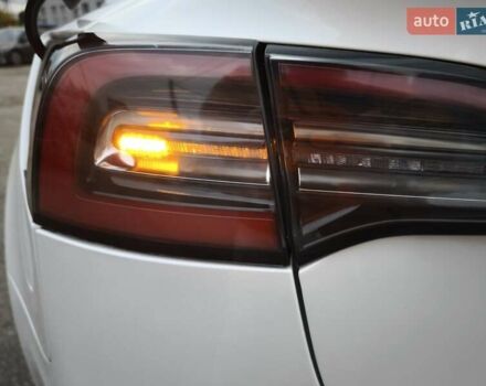 Белый Тесла Model Y, объемом двигателя 0 л и пробегом 126 тыс. км за 19999 $, фото 34 на Automoto.ua