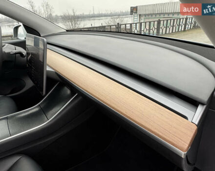 Белый Тесла Model Y, объемом двигателя 0 л и пробегом 77 тыс. км за 25000 $, фото 10 на Automoto.ua