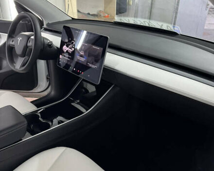 Белый Тесла Model Y, объемом двигателя 0 л и пробегом 120 тыс. км за 20500 $, фото 26 на Automoto.ua