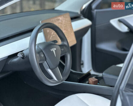 Белый Тесла Model Y, объемом двигателя 0 л и пробегом 118 тыс. км за 21700 $, фото 41 на Automoto.ua