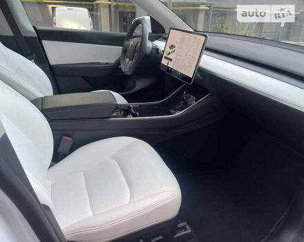 Білий Тесла Model Y, об'ємом двигуна 0 л та пробігом 68 тис. км за 31999 $, фото 10 на Automoto.ua