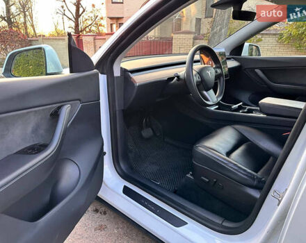 Белый Тесла Model Y, объемом двигателя 0 л и пробегом 116 тыс. км за 21700 $, фото 7 на Automoto.ua