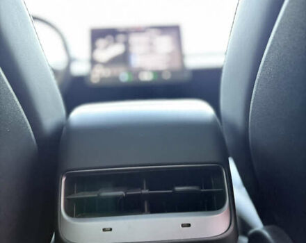 Білий Тесла Model Y, об'ємом двигуна 0 л та пробігом 100 тис. км за 21499 $, фото 28 на Automoto.ua