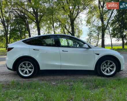 Белый Тесла Model Y, объемом двигателя 0 л и пробегом 80 тыс. км за 38000 $, фото 2 на Automoto.ua