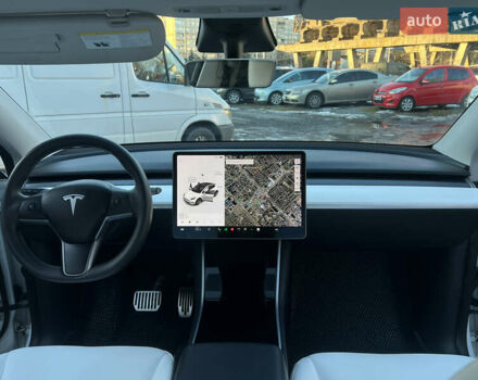 Белый Тесла Model Y, объемом двигателя 0 л и пробегом 55 тыс. км за 23490 $, фото 18 на Automoto.ua