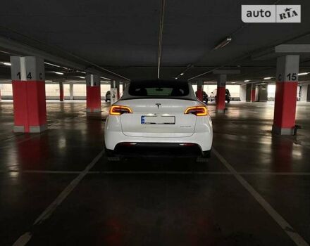 Білий Тесла Model Y, об'ємом двигуна 0 л та пробігом 61 тис. км за 25399 $, фото 4 на Automoto.ua