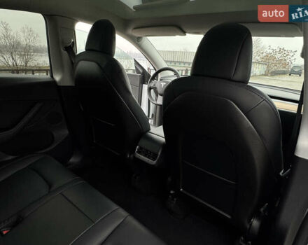 Белый Тесла Model Y, объемом двигателя 0 л и пробегом 77 тыс. км за 25000 $, фото 19 на Automoto.ua