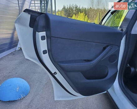 Тесла Model Y 2020 в Киеве на Automoto.ua Белый Тесла Model Y, объемом двигателя 0 л и пробегом 9 тыс. км за 33333 $, фото 30 на Automoto.ua