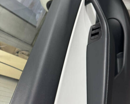 Белый Тесла Model Y, объемом двигателя 0 л и пробегом 120 тыс. км за 20500 $, фото 18 на Automoto.ua