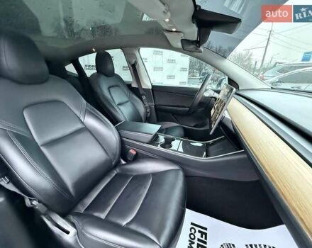 Белый Тесла Model Y, объемом двигателя 0 л и пробегом 142 тыс. км за 18800 $, фото 17 на Automoto.ua