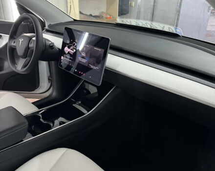 Белый Тесла Model Y, объемом двигателя 0 л и пробегом 120 тыс. км за 20500 $, фото 25 на Automoto.ua