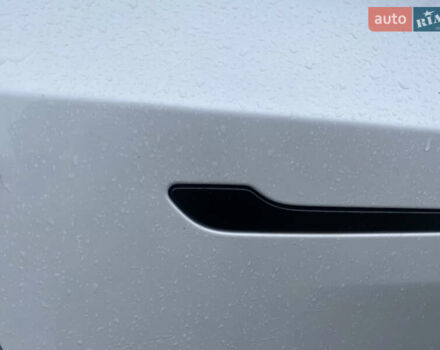 Білий Тесла Model Y, об'ємом двигуна 0 л та пробігом 70 тис. км за 24500 $, фото 22 на Automoto.ua