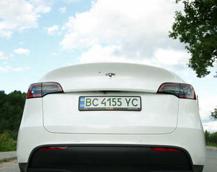 Білий Тесла Model Y, об'ємом двигуна 0 л та пробігом 63 тис. км за 24700 $, фото 1 на Automoto.ua