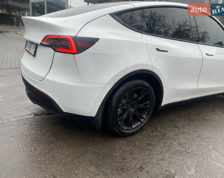 Білий Тесла Model Y, об'ємом двигуна 0 л та пробігом 70 тис. км за 24500 $, фото 5 на Automoto.ua