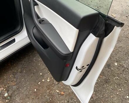 Білий Тесла Model Y, об'ємом двигуна 0 л та пробігом 21 тис. км за 19000 $, фото 37 на Automoto.ua